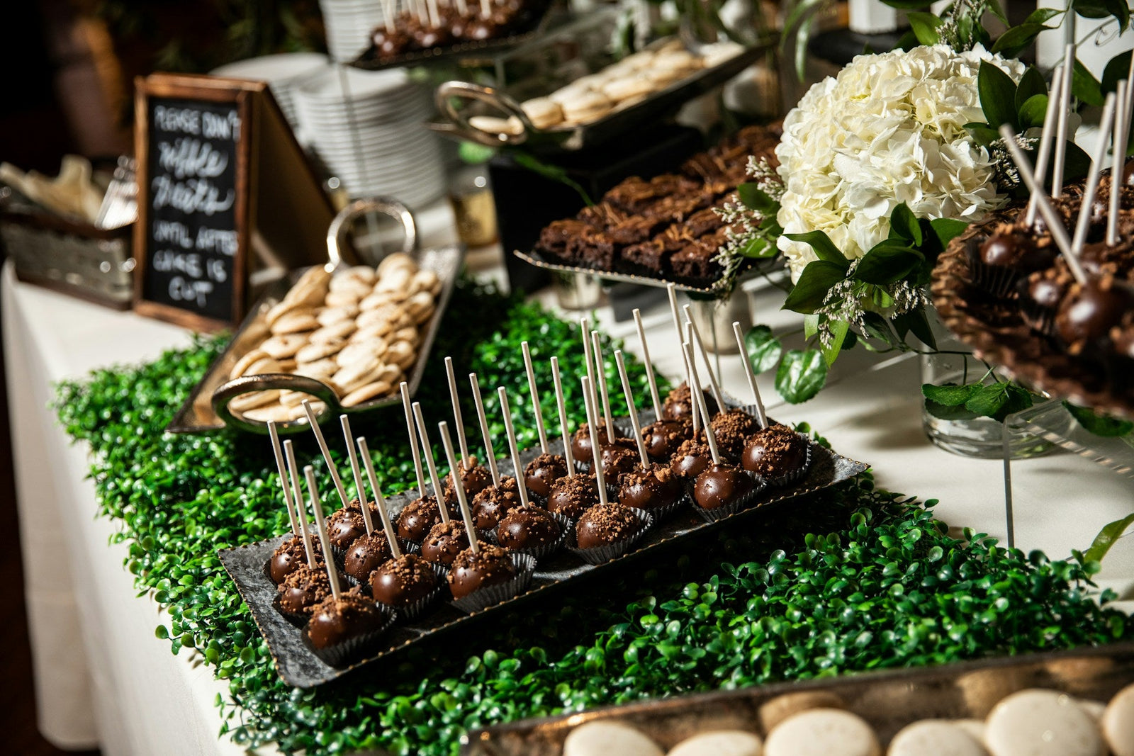 Top 5 Ideas for a Delicious Wedding Dessert Table