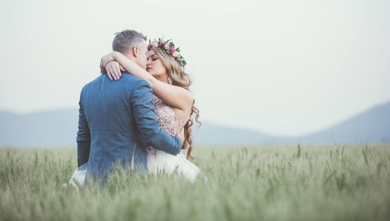 How to Shop for Antiques as Wedding Gifts