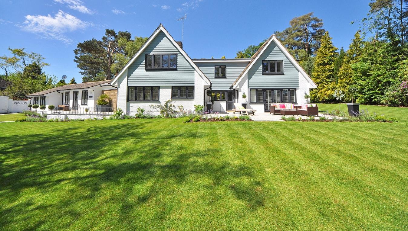 7 Warning Signs That Show It Might Be Time To Replace Your Siding