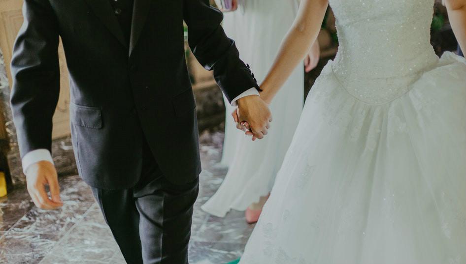 9 Small Ways to Improve Your Posture on the Big Day