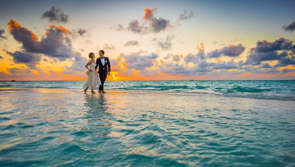 Should You Have a Water Wedding? 7 Points to Consider