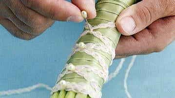 DIY: How to wrap your bouquets with ribbon "Tailored Stems"