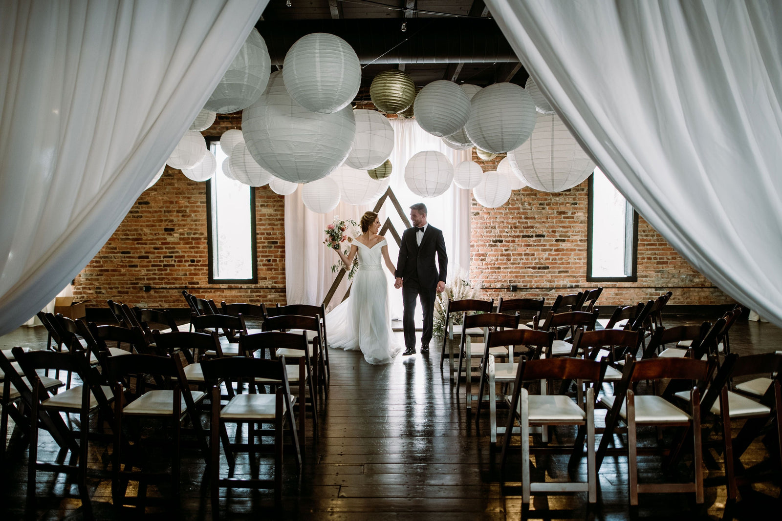 How To Use Paper Lanterns In Your Wedding