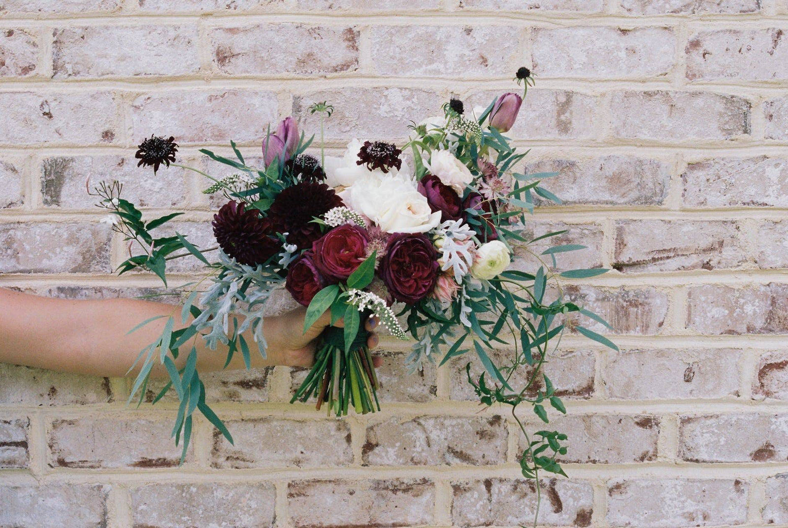 Spruce Up Your Room with These Beautiful Floral Arrangement Ideas