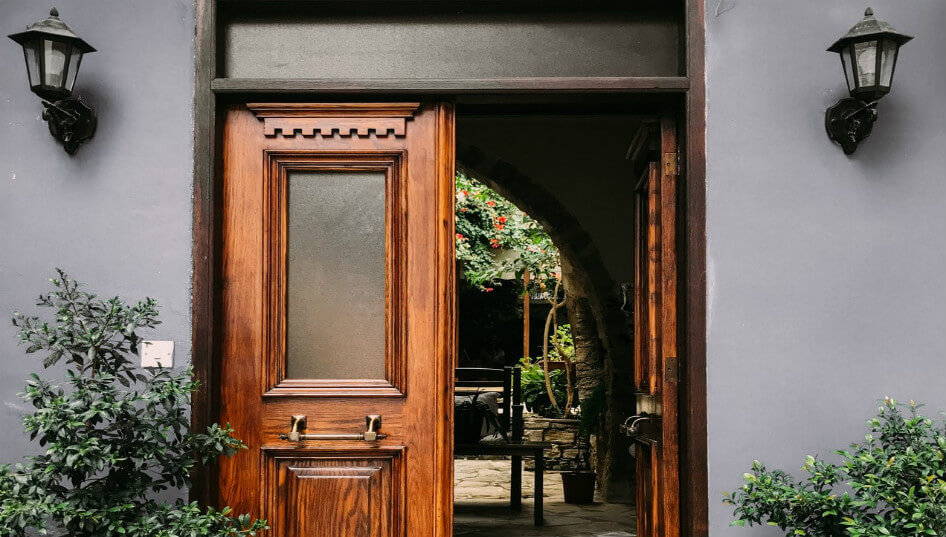 How to Make the Most of a Plain Wedding Venue