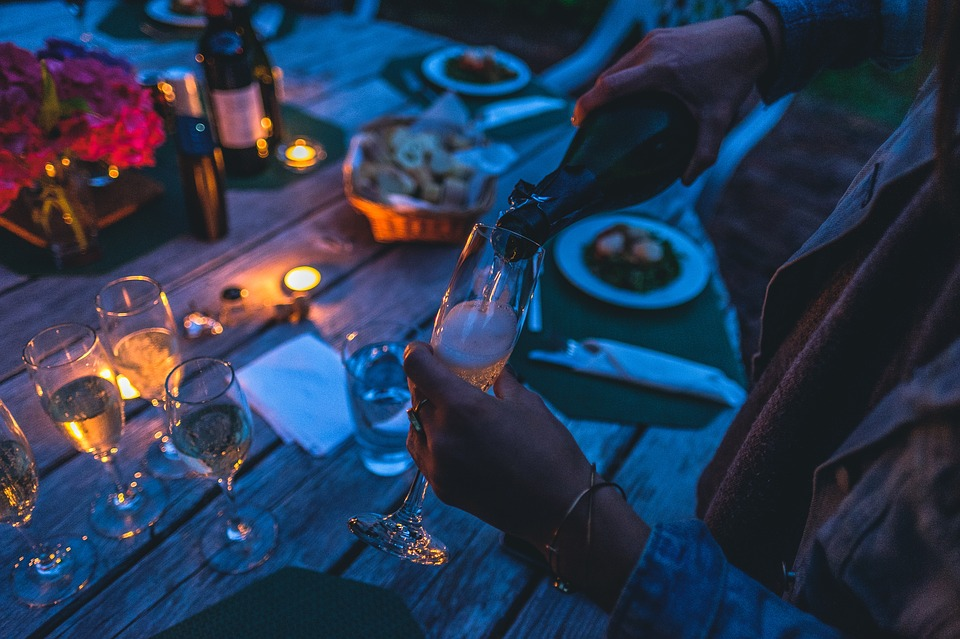 6 Tips for Throwing an Unforgettable Dinner Party