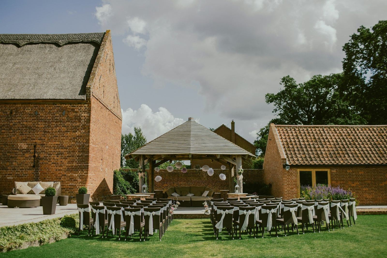 A Guide to Wedding Vendors: Who You Need and What They Do