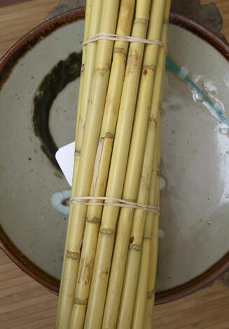 Bamboo Poles 12 Pack 24in Natural - view 3