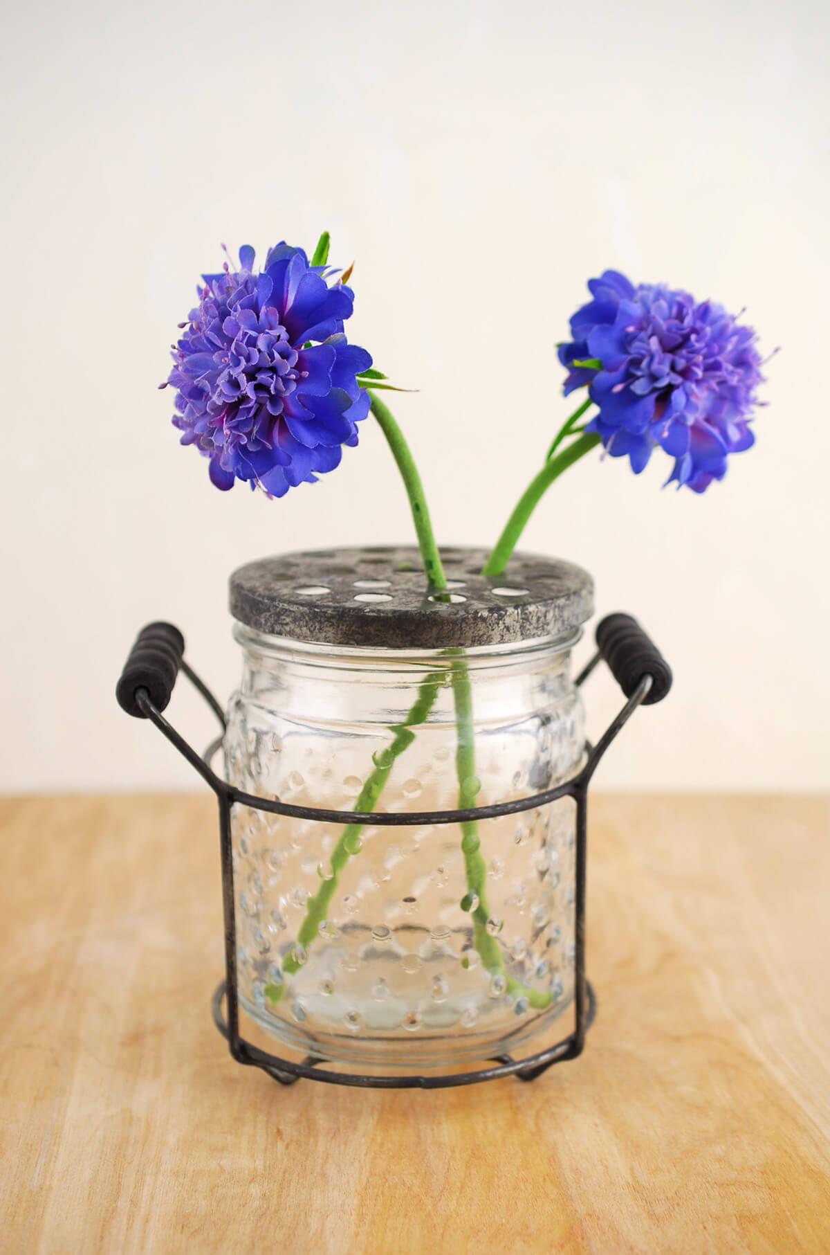 hobnail glass jar with frog lid 5in